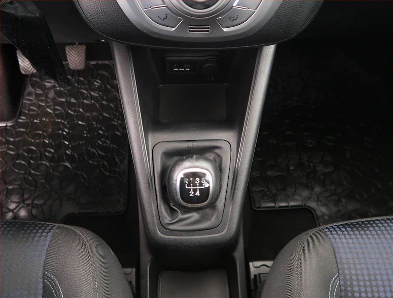 Hyundai ix20 (2012) 1.4 CVVT - fotka 13 z 16
