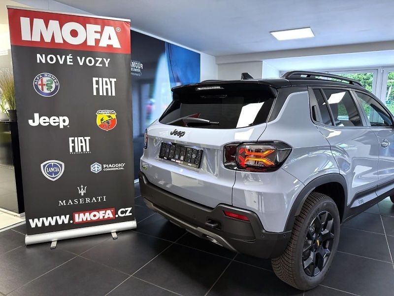 Jeep Avenger (2026) 1.2 T e-hybrid AT 145k 4xe The - fotka 5 z 19