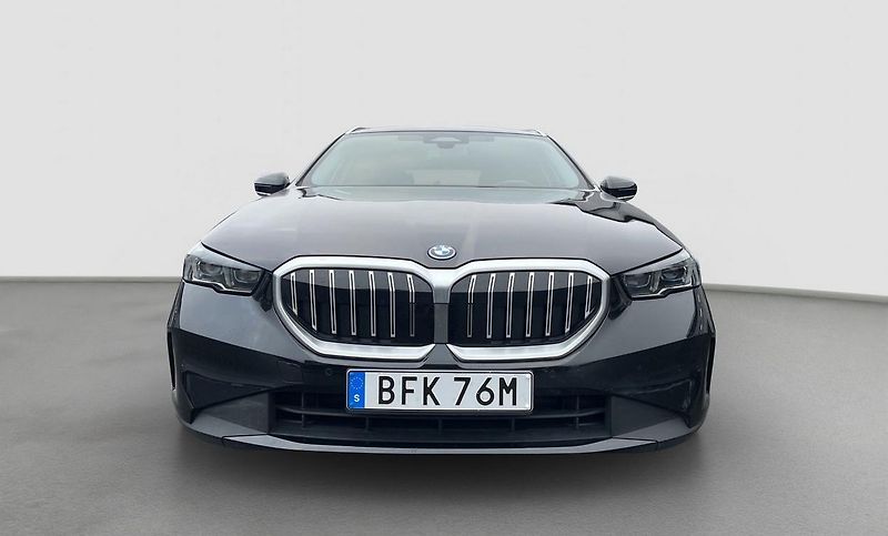 BMW Řada 5 530e xDrive Touring ada. temp. - fotka 2 z 19