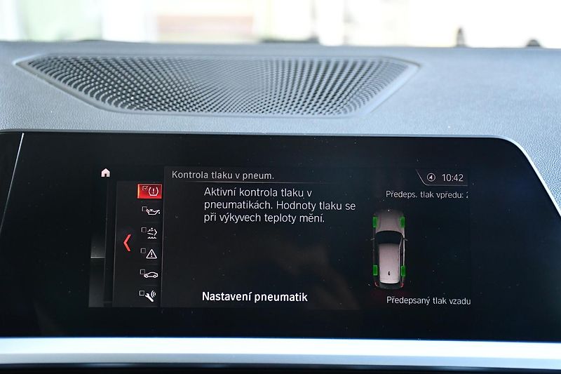 BMW Řada 3 320D xDrive 2xALU 1M ČR - fotka 31 z 38