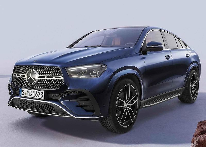 Velká SUV omezují při parkování i běžná malá auta