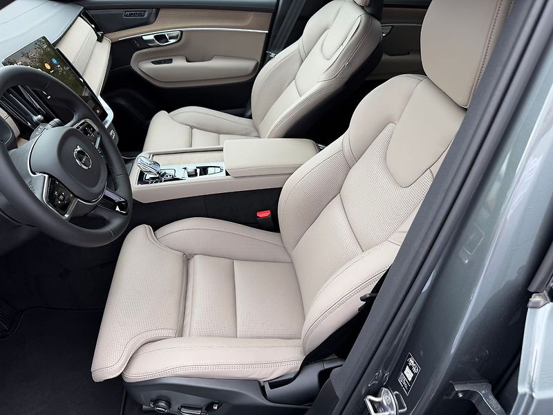 Volvo XC90 (2026) PLUS DARK T8, VZDUCH, VENTILAC - fotka 10 z 24