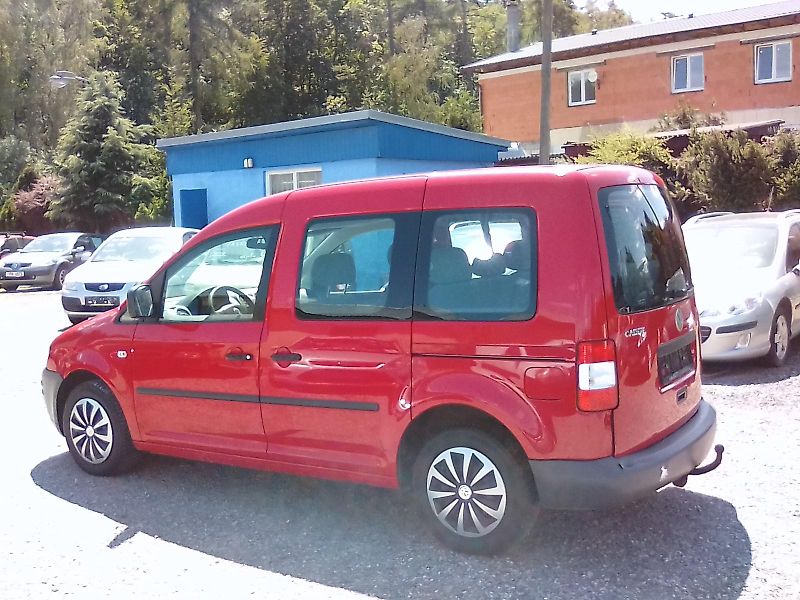 Volkswagen Caddy (2009) 1.4i 16V / LPG, 7.míst, závěs - fotka 8 z 38