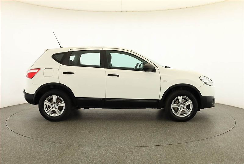 Nissan Qashqai (2013) 1.6, ČR,1.maj, Serv.kniha - fotka 6 z 13
