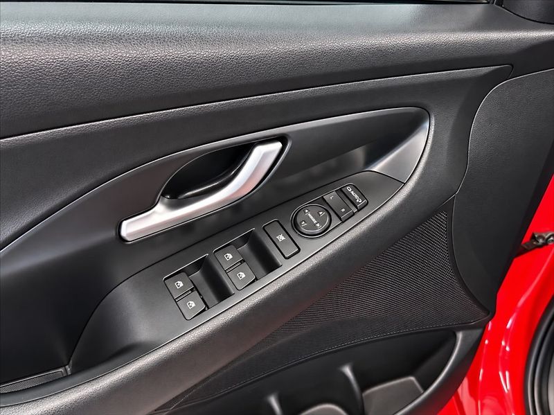 Hyundai i30 1,0 88 KW COMFORT - fotka 12 z 16