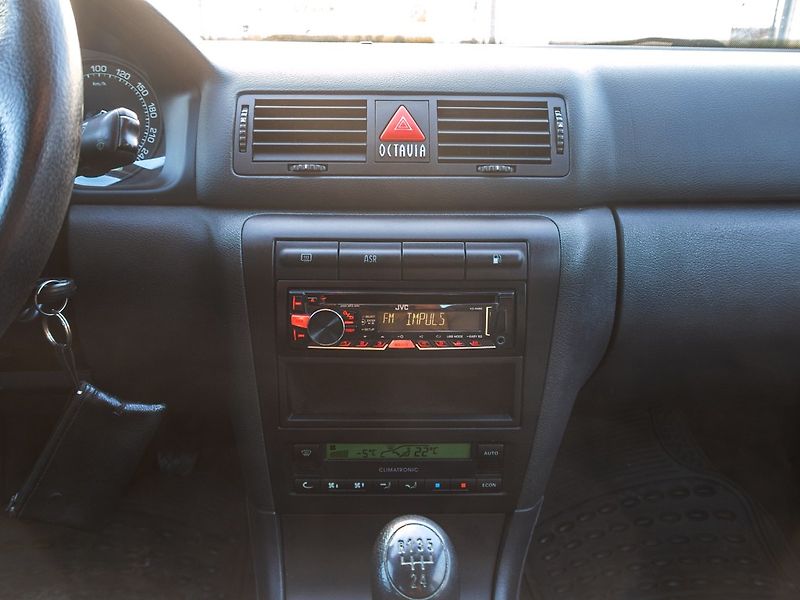 Škoda Octavia (2003) 1.6MPI 75KW – PO ROZVODECH - fotka 17 z 35