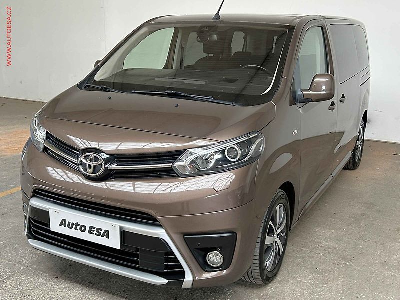 Toyota ProAce Verso (2019) 2.0HDi L2 8míst, ČR, Family - fotka 3 z 15