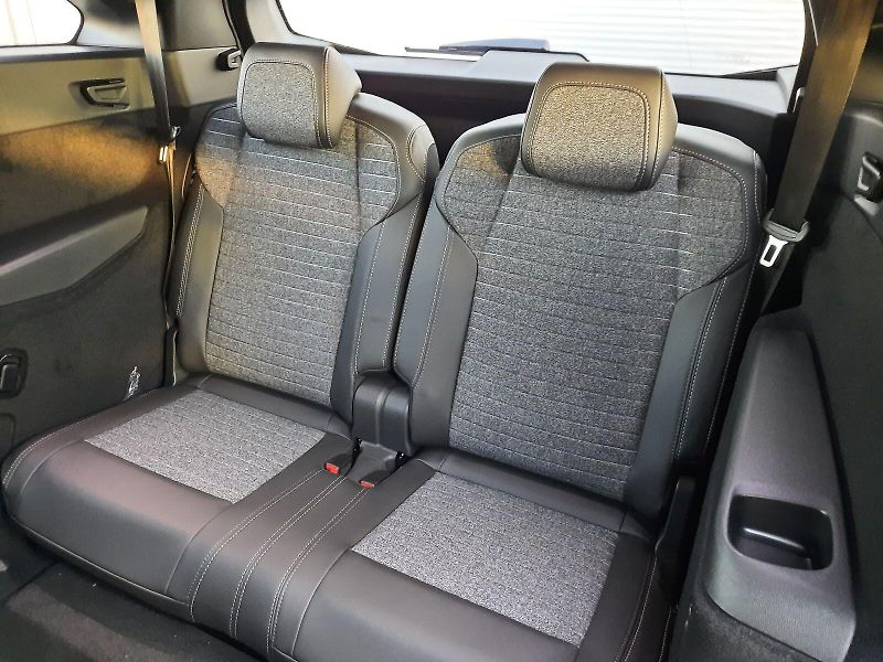 Peugeot 5008 (2025) ALLURE Hybrid 145 e-DCS6 - fotka 15 z 15