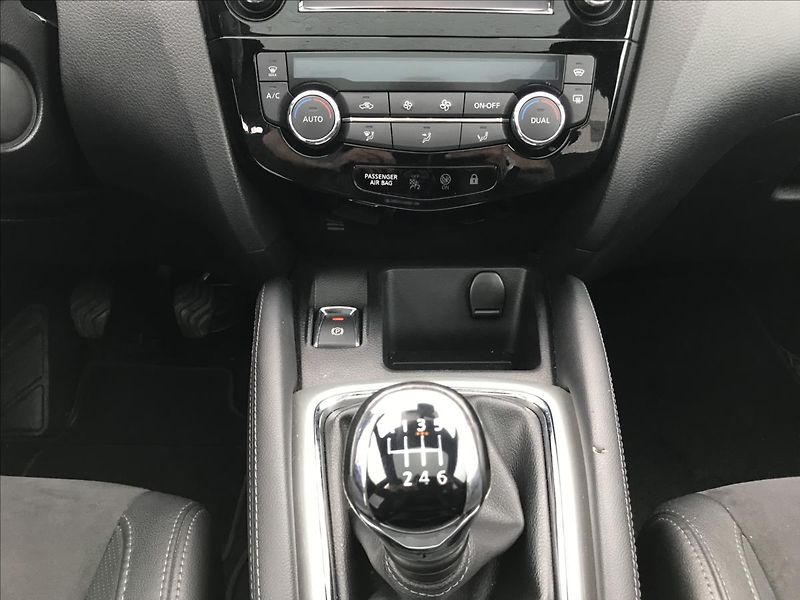 Nissan Qashqai 1,6 96kw   PANORAM - fotka 11 z 13