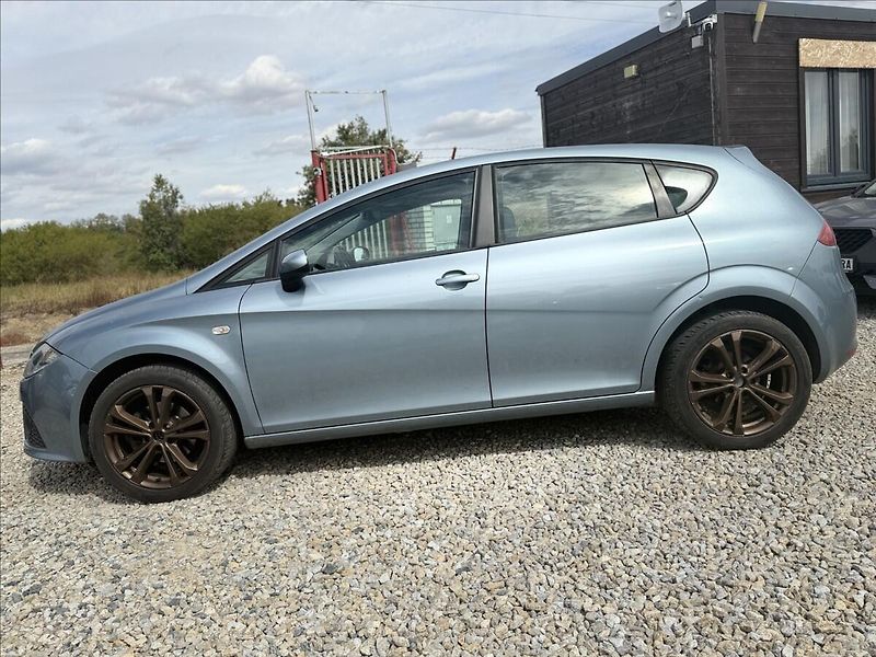 Seat Leon 2,0 TDI FR NOVÉ ROZVODY - fotka 8 z 20