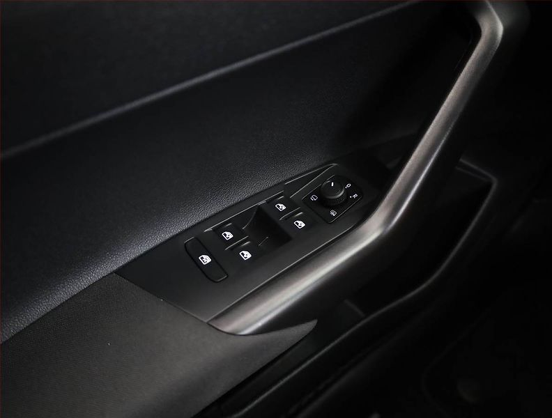 Volkswagen Taigo (2022) 1.0 TSI - fotka 18 z 21
