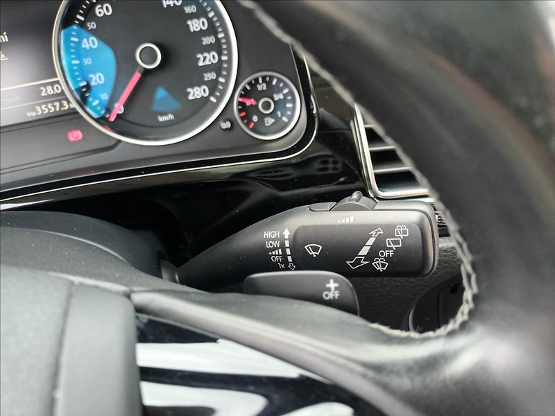 Volkswagen Touareg 3,0 TDI 193Kw,R-Line,ČR,TAŽNÉ, - fotka 31 z 50