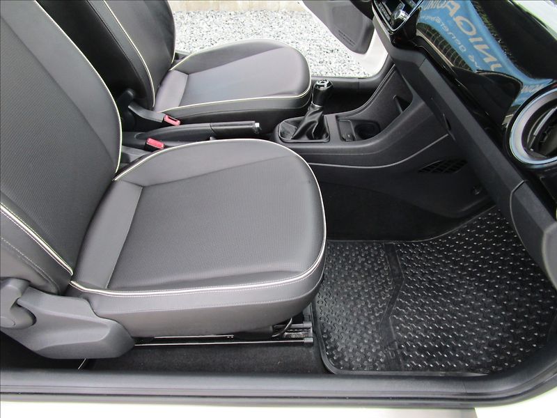 Volkswagen up! 1.0MPi 55kW Highline, Klima - fotka 18 z 36