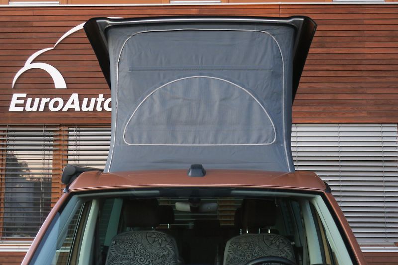 Volkswagen T6.1 (2023) 2.0TDI 110 kW Beach Tour LED - fotka 11 z 50