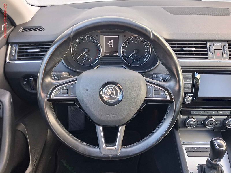 Škoda Octavia (2013) 1.6 TDi, Elegance, DSG, TZ - fotka 11 z 17
