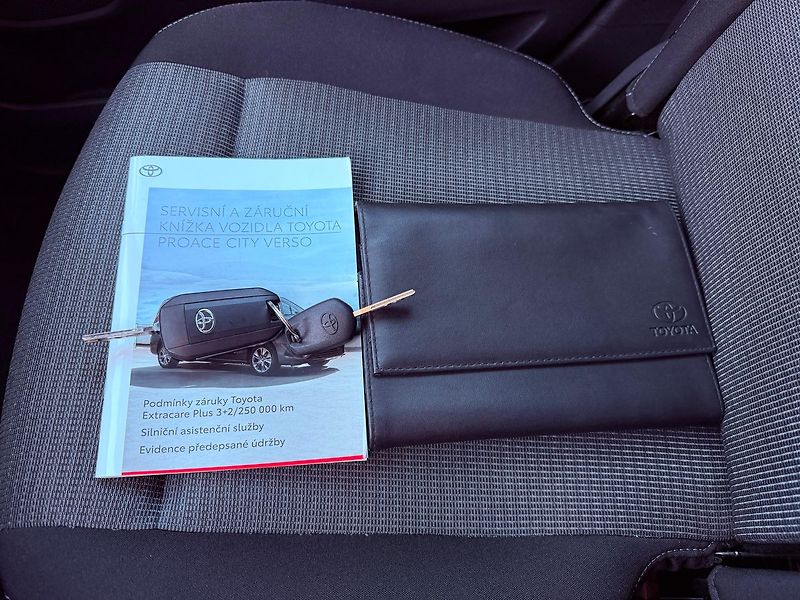 Toyota ProAce 1.5 D-4, ČR, Serviska, 7 míst - fotka 29 z 30