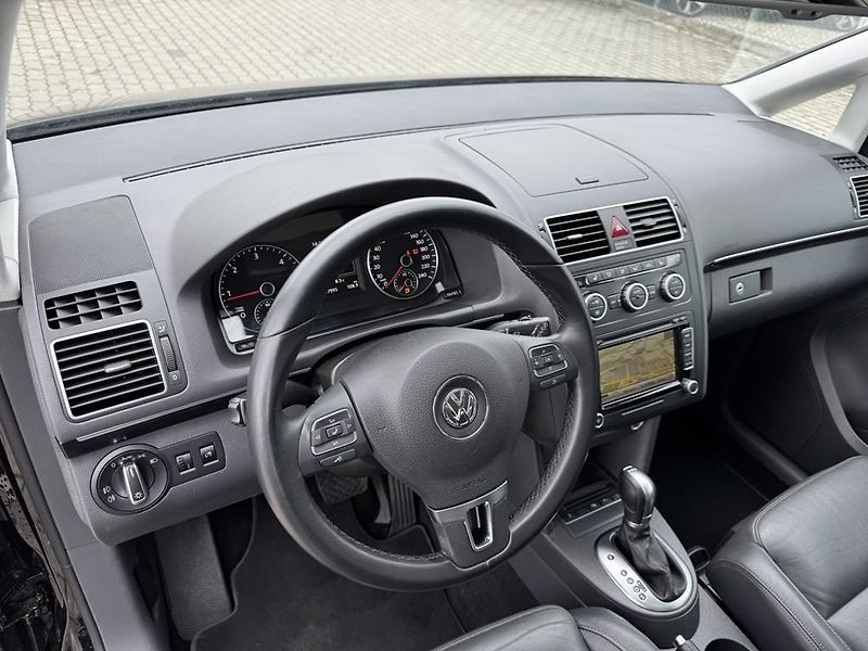 Volkswagen Touran 2.0 TDI 130 kW DSG Highline - fotka 17 z 35