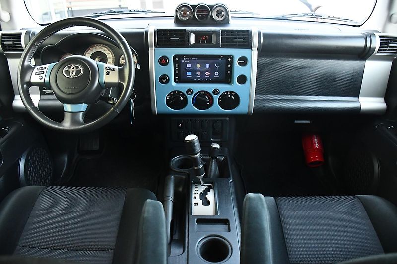Toyota FJ Cruiser 4,0 VVT-i V6 AWD AT - fotka 20 z 50