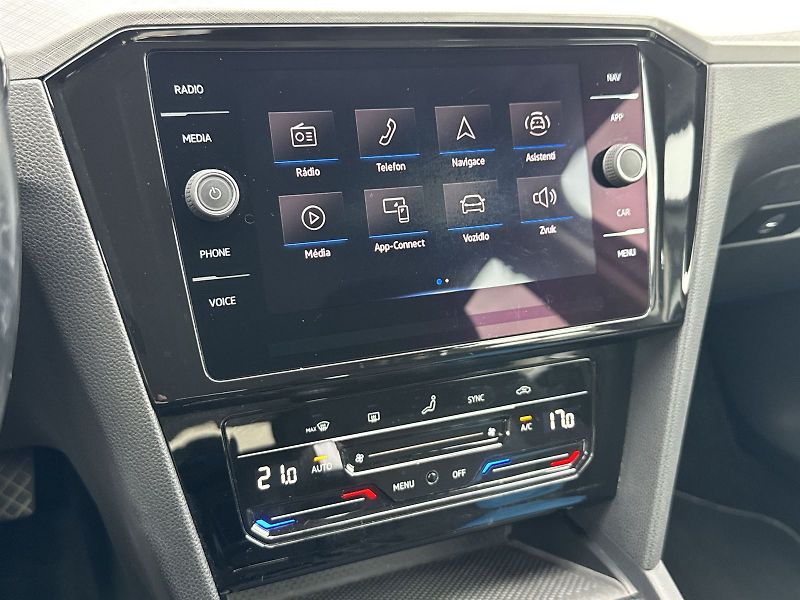 Volkswagen Passat (2021) Variant 2.0 TDI DSG Business - fotka 20 z 34