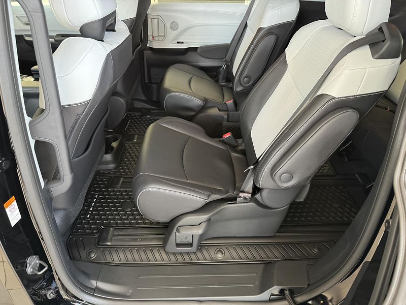 Toyota Sienna XSE 2,5 HEV AWD - fotka 11 z 46
