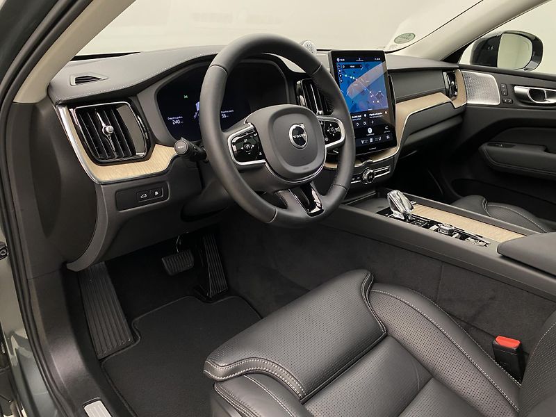 Volvo XC60 T8 AWD RECHARGE DARK ULTRA CZ - fotka 4 z 59