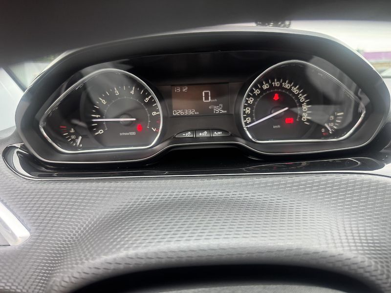 Peugeot 2008 (2013) 1,2(60KW), ČR - fotka 14 z 29