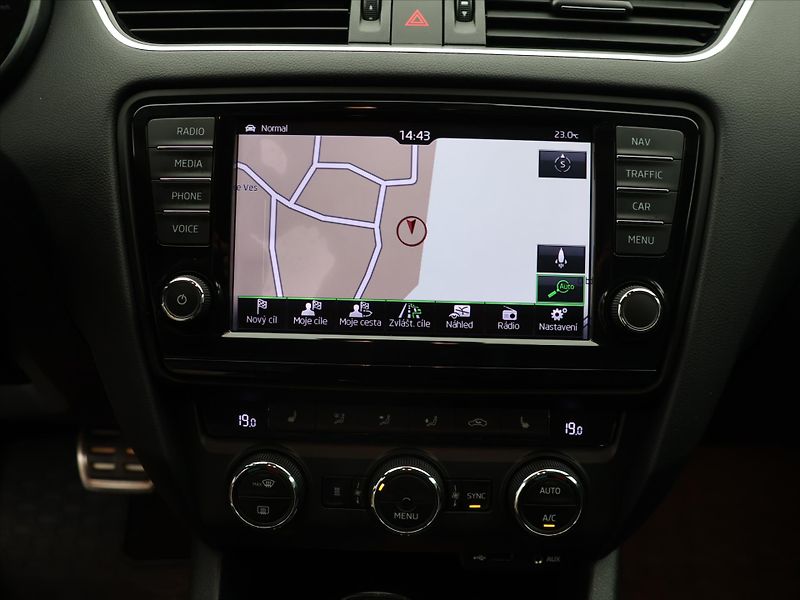 Škoda Octavia RS 2,0 TSI 169kW DSG 1.Maj. - fotka 20 z 31