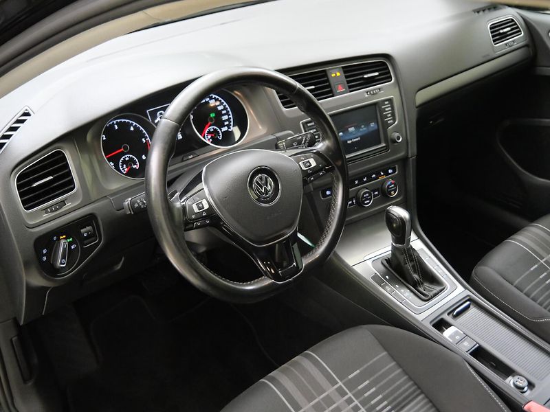Volkswagen Golf - fotka 5 z 23