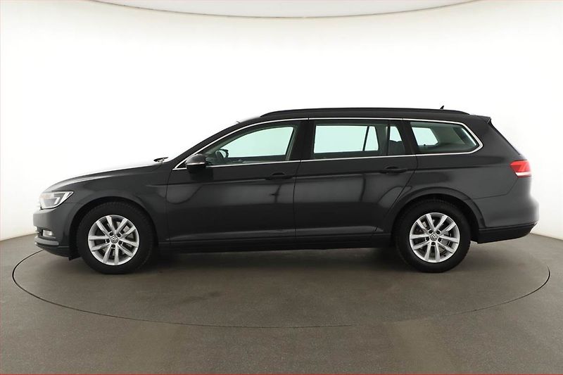 Volkswagen Passat (2015) 2.0 TDI, Automat, Tempomat - fotka 3 z 20