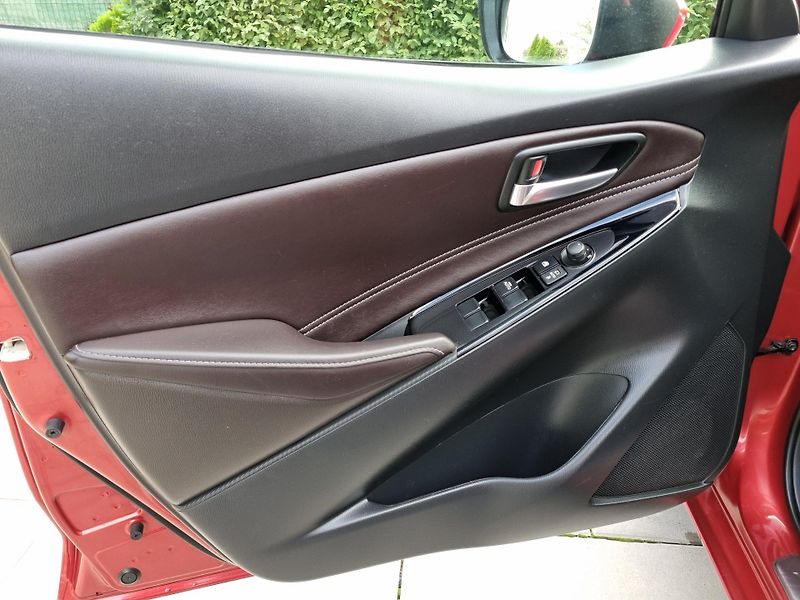 Mazda 2 (2018) 1.5 G-90.KIZOKU INTENSE,HEAD U - fotka 19 z 49