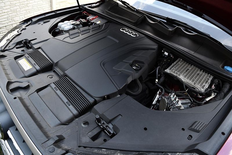 Audi Q7 3.0 TDI QUATTRO,VIRTUAL,7MÍST - fotka 48 z 50