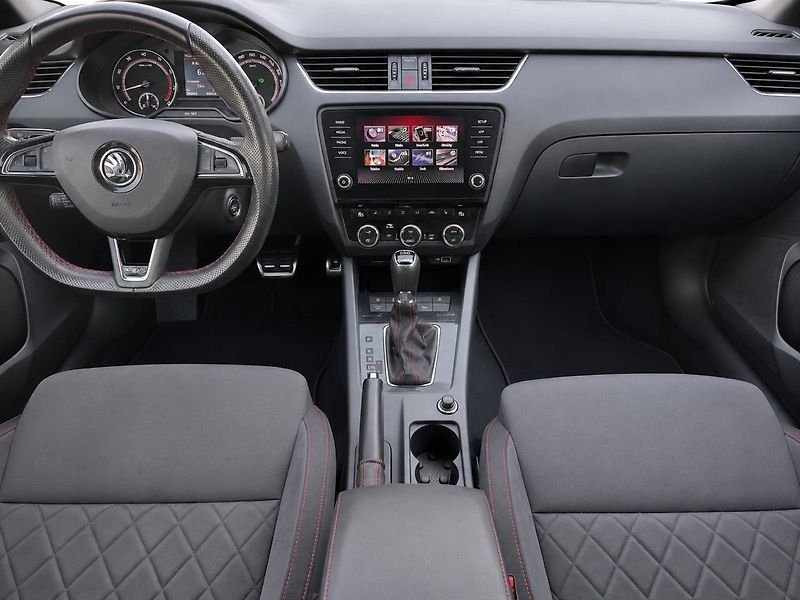 Škoda Octavia (2020) RS 2.0TSI 180kW DSG ACC LED ČR - fotka 11 z 29