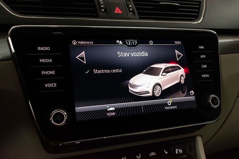 Škoda Superb TDI 147kW 4x4*STYLE*DPH*ČR 1.M - fotka 30 z 40