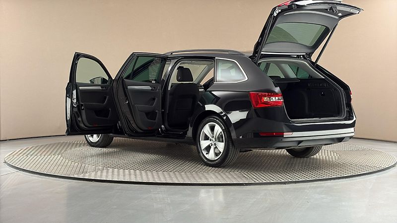 Škoda Superb 2.0 TDI Ambition Combi - fotka 7 z 29
