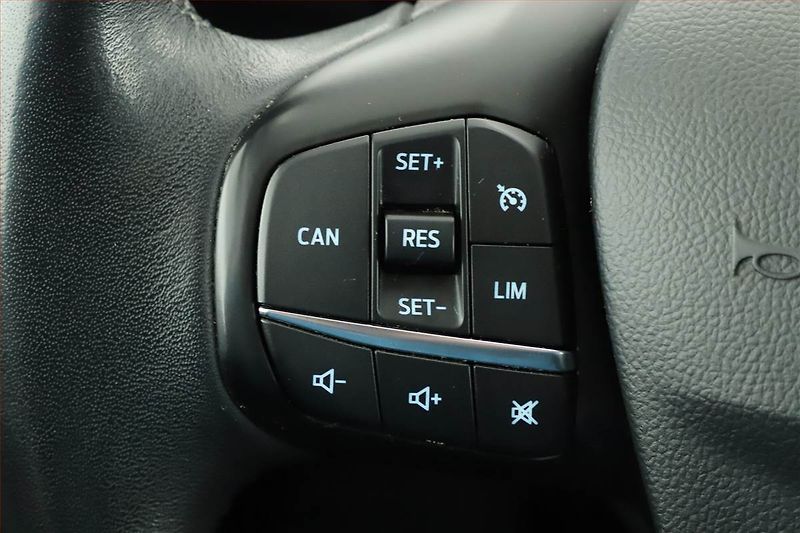 Ford Focus (2019) 1.0 EcoBoost, Tempomat - fotka 15 z 17