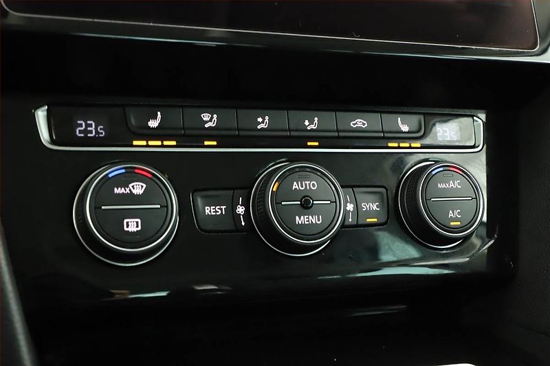 Volkswagen Passat (2019) 2.0 TSI - fotka 17 z 20