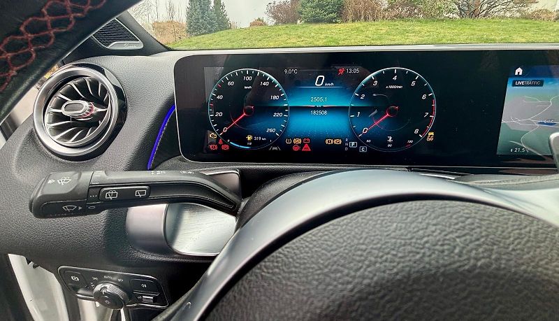 Mercedes-Benz GLB GLB 250 4M AMG 2.0 /165kW - fotka 7 z 12