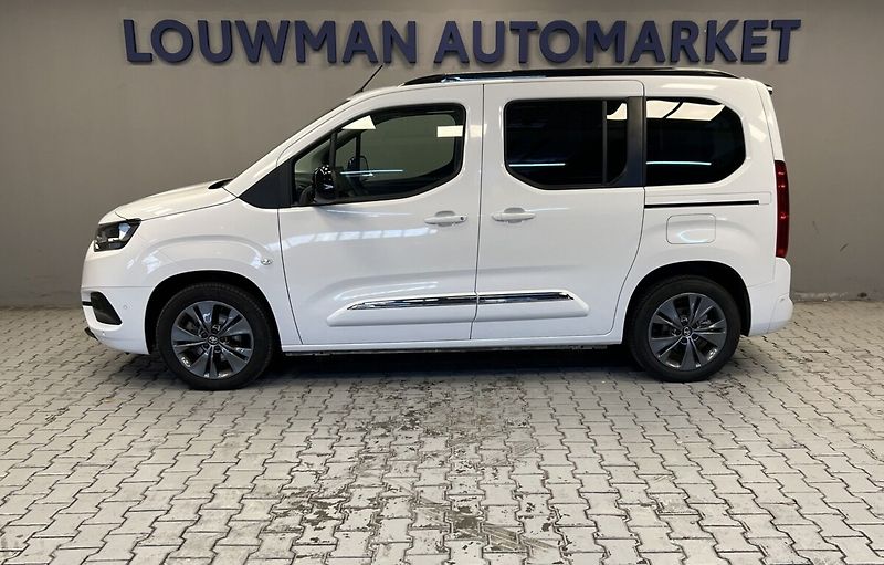 Toyota ProAce City Verso 1,5 8AT FAMILY L1 PANO - fotka 16 z 17
