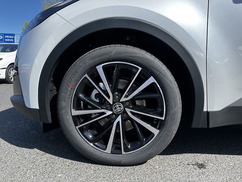Toyota C-HR 2.0 Plug-in Hybrid Executive - fotka 13 z 34