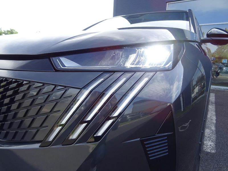 Peugeot 5008 (2026) BUSINESS Hybrid 145k e-DCS6 - fotka 45 z 47
