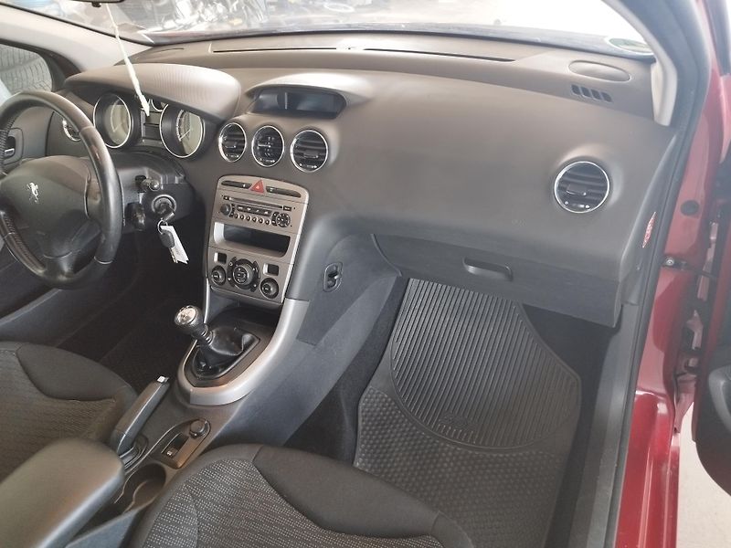 Peugeot 308 (2010) 1,6HDI,80KW,7MÍST,PANOR,SER.KN - fotka 15 z 31