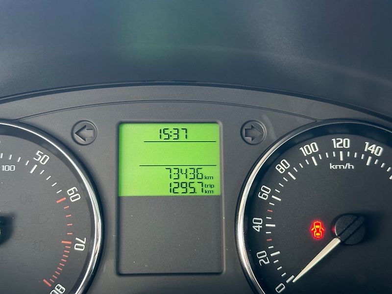 Škoda Fabia (2010) 1.2TSi 73500KM - fotka 11 z 14