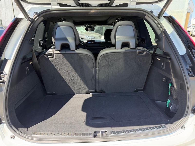Volvo XC90 (2026) 2,0 B5 Ultra Black Edition  29 - fotka 12 z 14