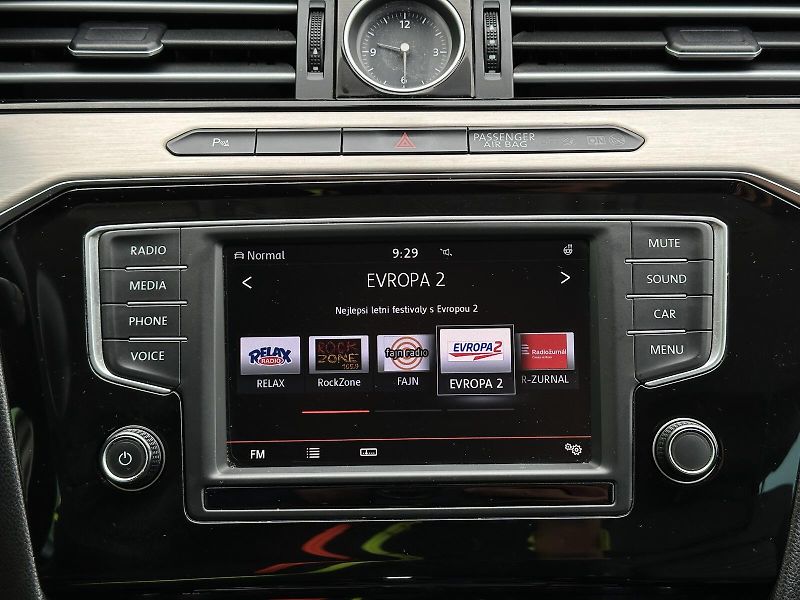 Volkswagen Passat 2.0TDi 4x4 DSG 190PS Kůže ACC - fotka 24 z 40