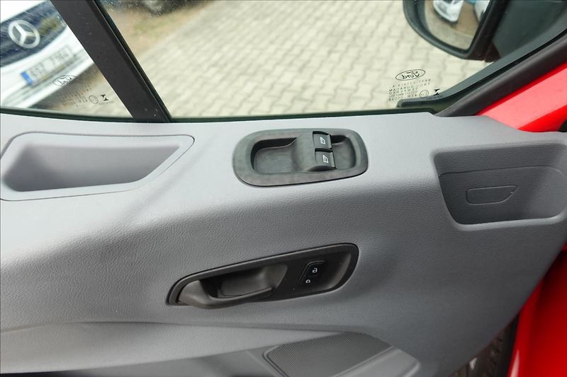 Ford Transit 2,2 TDCi  L2H2 9MÍST BUS KLIMA - fotka 16 z 25