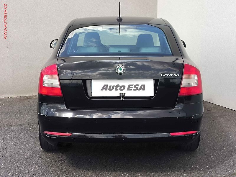 Škoda Octavia (2011) 2.0 TDi, ČR, Xenon, navi - fotka 5 z 22