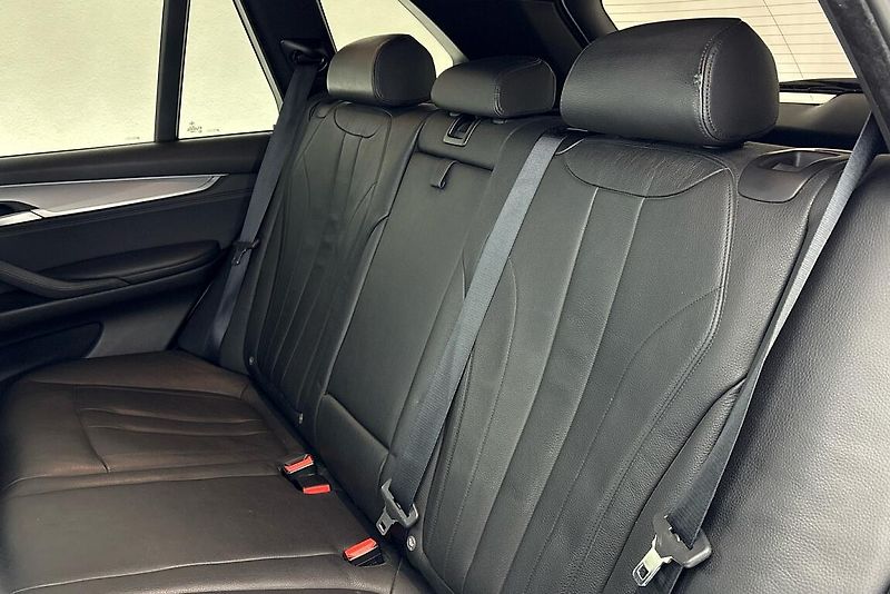 BMW X5 xDrive30d - fotka 9 z 26