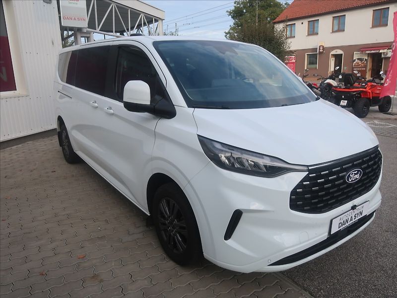 Ford Tourneo Custom 2,0 L2 Titanium AWD AT - fotka 2 z 4