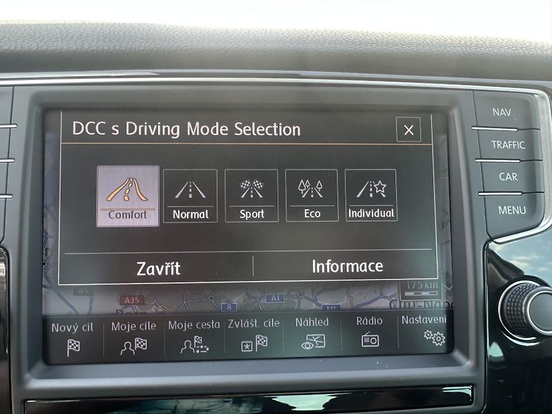 Volkswagen Golf Sportsvan (2014) 2.0 TDI 1. majitel, ser. kniha - fotka 30 z 41