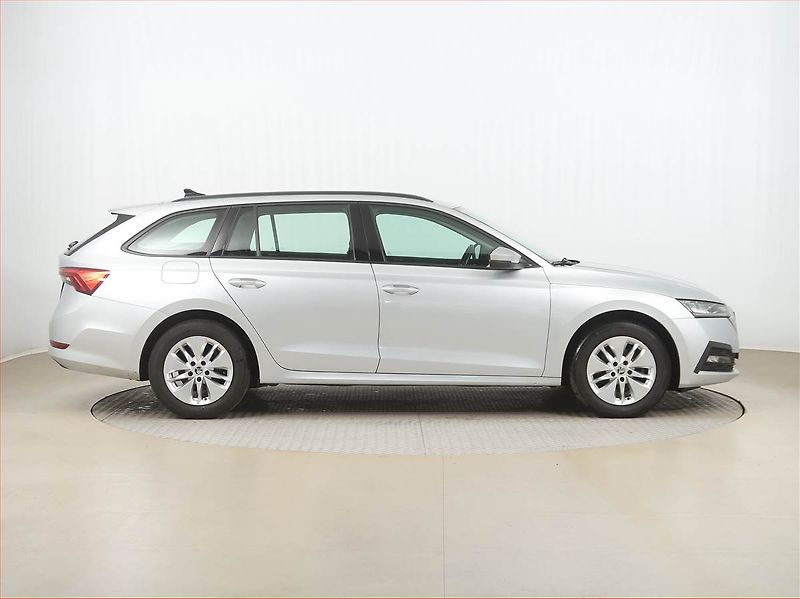 Škoda Octavia (2022) Ambition 2.0 TDI, ČR,1.maj - fotka 6 z 15